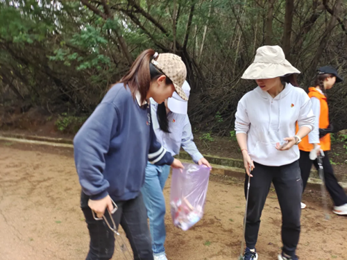 志愿服务情,奉献我先行——长虫山志愿者活动(修改版)229.png 志愿服务情,奉献我先行——长虫山志愿者活动(修改版)229.png