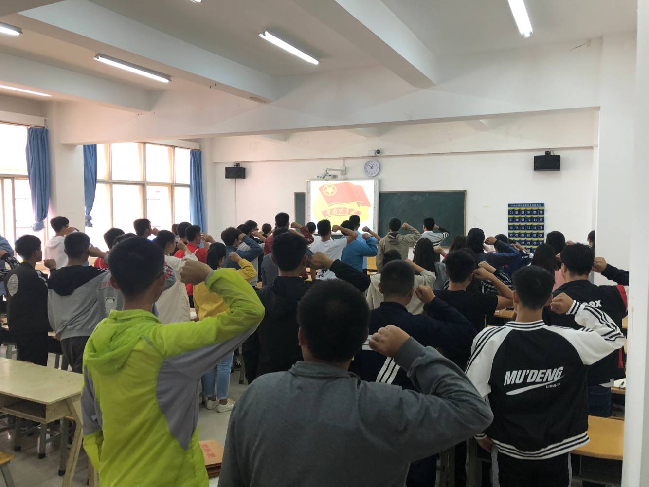 重温入团誓词2.JPG 重温入团誓词2.JPG