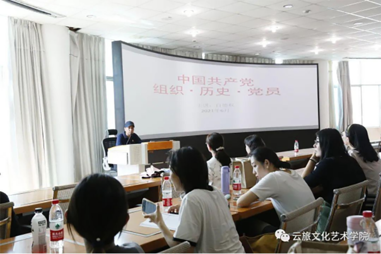 文化艺术学院与昆明航空客(1)778.png 文化艺术学院与昆明航空客(1)778.png