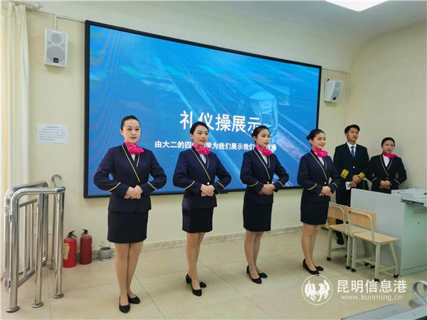 7礼仪操展示 7礼仪操展示