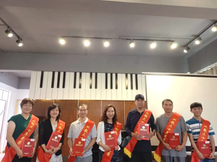 桃李满天下,难忘恩师情(1)211.png 桃李满天下,难忘恩师情(1)211.png