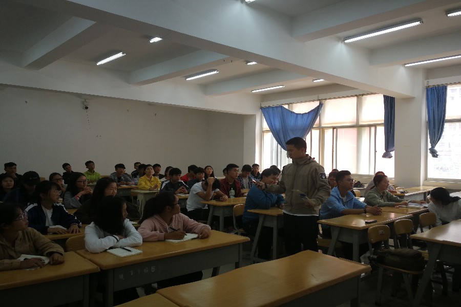 剪裁后 小组汇报1.JPG 剪裁后 小组汇报1.JPG