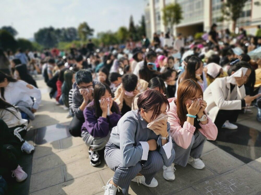 操场_meitu_1.jpg 操场_meitu_1.jpg