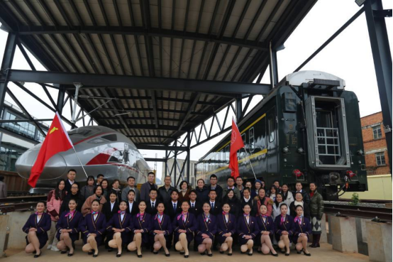 伟德师生赴昆明铁道职业技术学院参观交流活动469.png