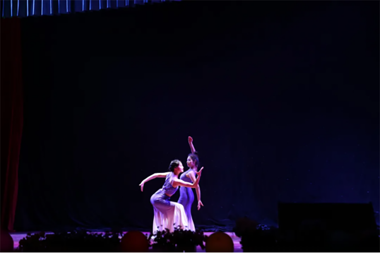 文化艺术学院民族表演艺术19级“正青春、不负遇见”结业汇演圆满落幕371.png 文化艺术学院民族表演艺术19级“正青春、不负遇见”结业汇演圆满落幕371.png