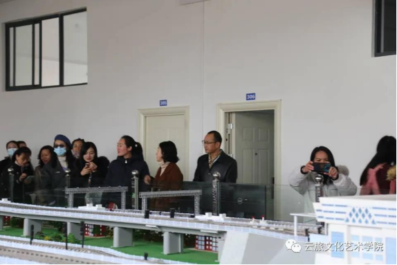 党建共建搭平台,教学交流促发展——文化艺术学院赴昆明铁道职业技术学院铁道运输学院开展交流研讨活动285.png