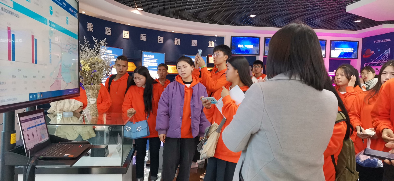 图片8_meitu_1.jpg 图片8_meitu_1.jpg