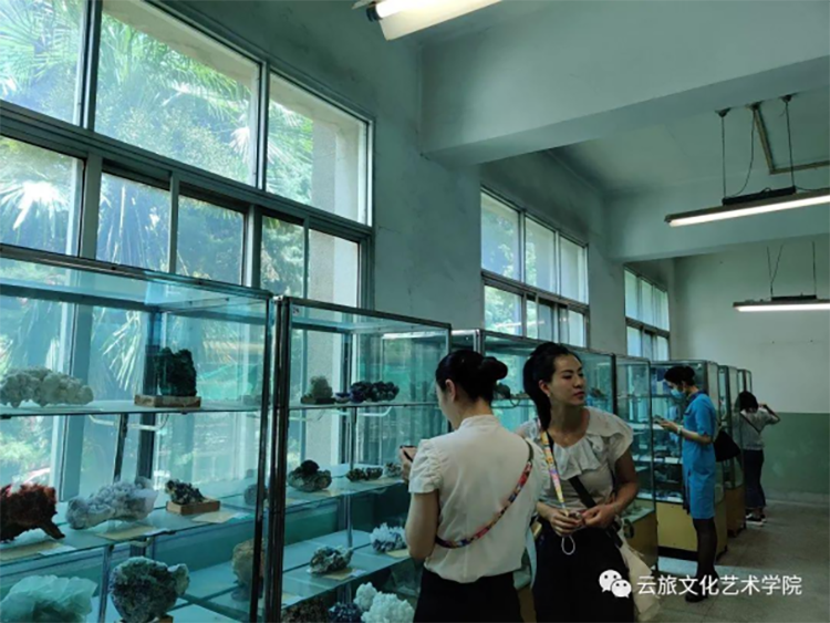 文化艺术学院与昆明航空客(1)340.png 文化艺术学院与昆明航空客(1)340.png