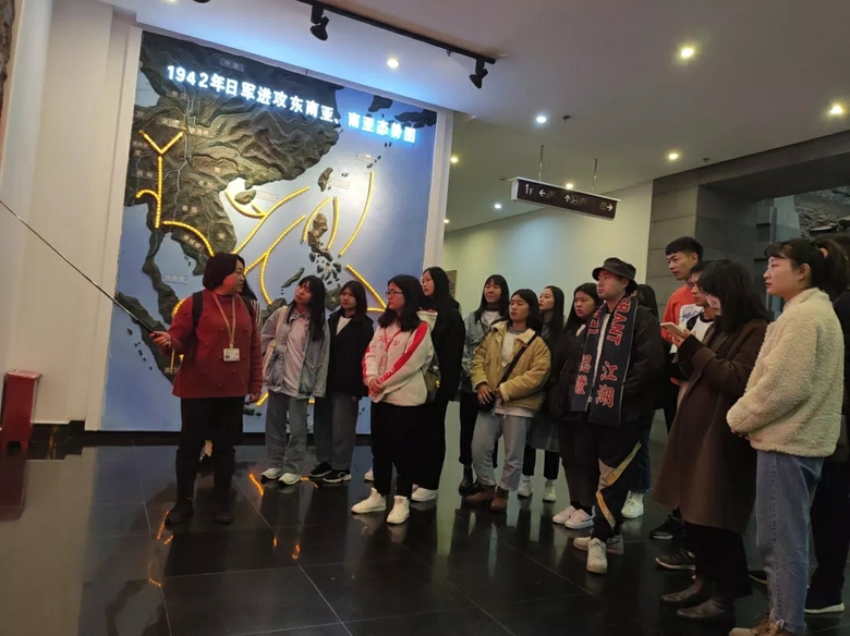 05参观滇西抗战纪念馆 (2)_爱奇艺.jpg 05参观滇西抗战纪念馆 (2)_爱奇艺.jpg