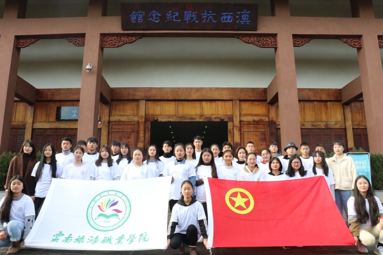 02学院团委“三下乡”活动留影_爱奇艺.jpg 02学院团委“三下乡”活动留影_爱奇艺.jpg