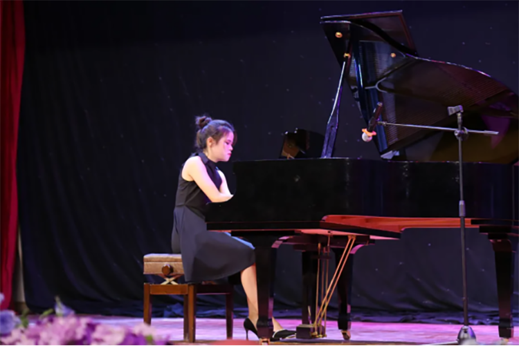 文化艺术学院民族表演艺术19级“正青春、不负遇见”结业汇演圆满落幕578.png 文化艺术学院民族表演艺术19级“正青春、不负遇见”结业汇演圆满落幕578.png