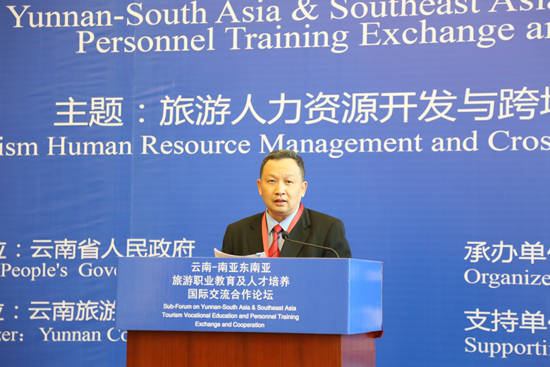 郑毅.JPG 郑毅.JPG