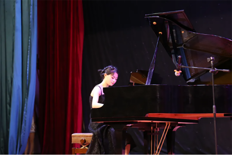 文化艺术学院民族表演艺术19级“正青春、不负遇见”结业汇演圆满落幕440.png 文化艺术学院民族表演艺术19级“正青春、不负遇见”结业汇演圆满落幕440.png